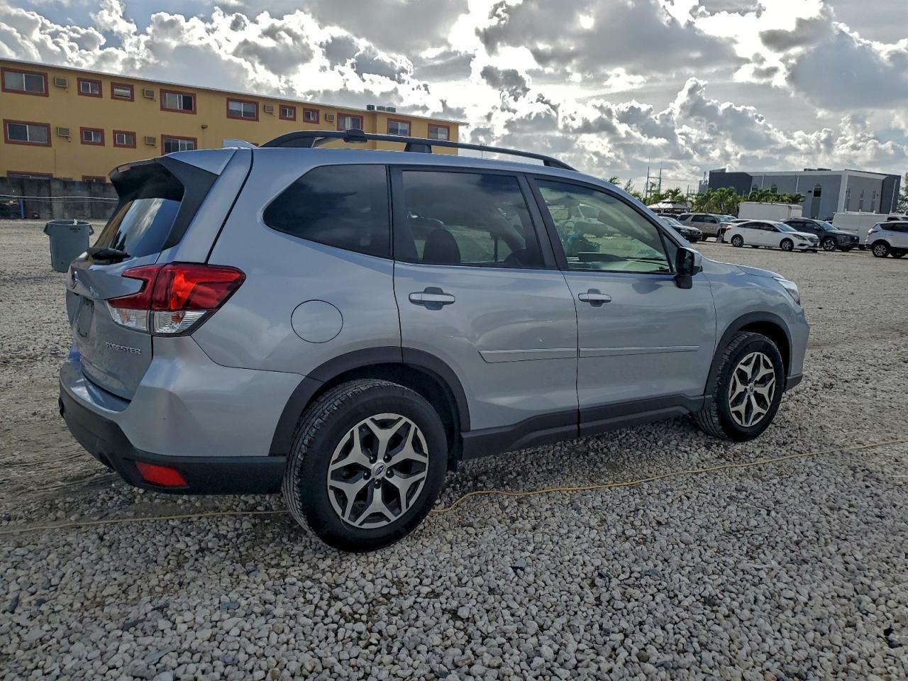 2021 Subaru Forester Premium - Фото 3