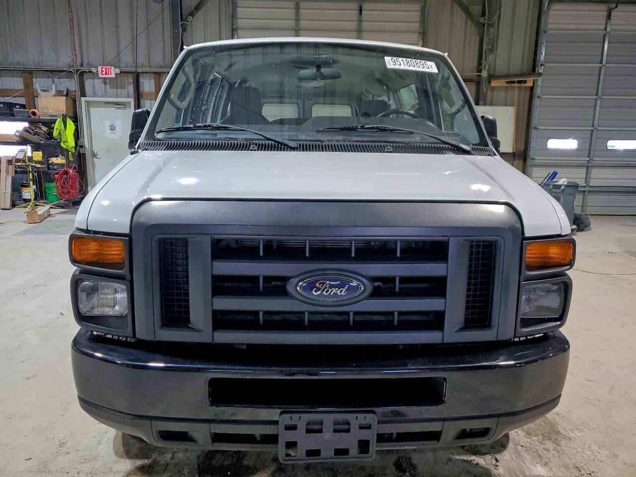 2011 Ford Econoline E350 Super Duty Wagon - Фото 5