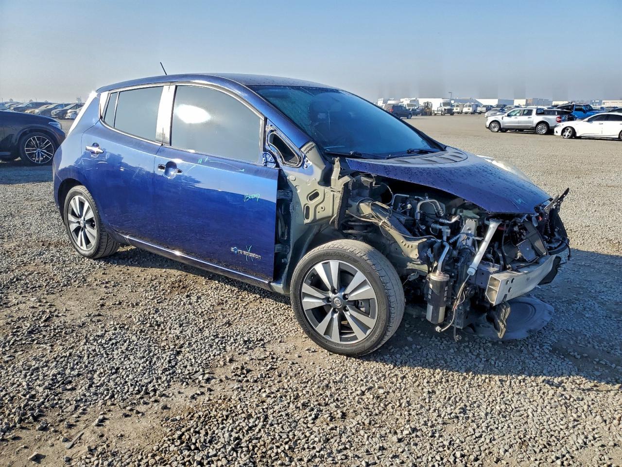 2017 Nissan Leaf S - Image 4
