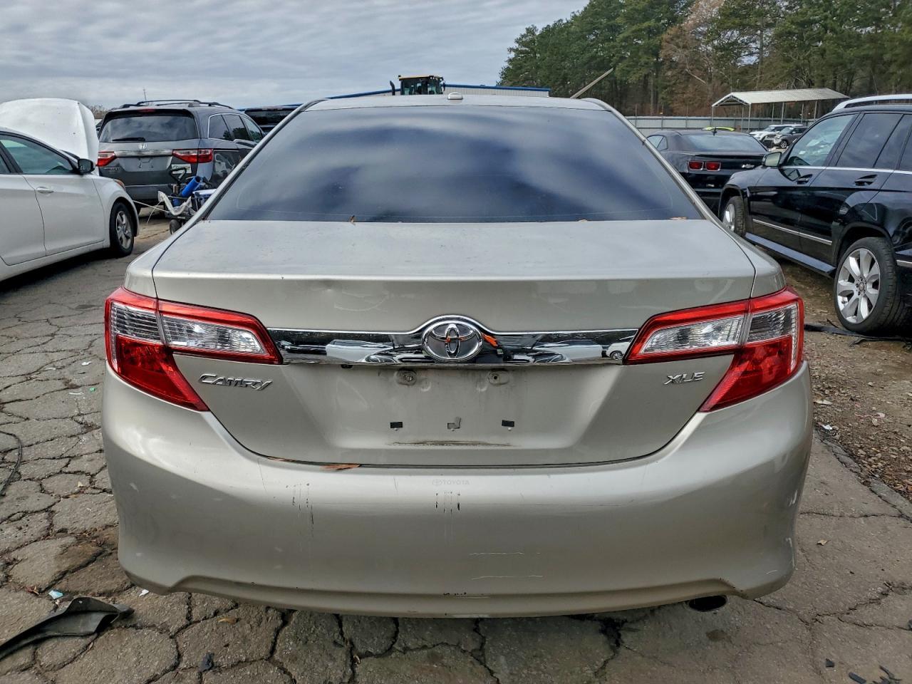 2014 Toyota Camry L - Фото 6