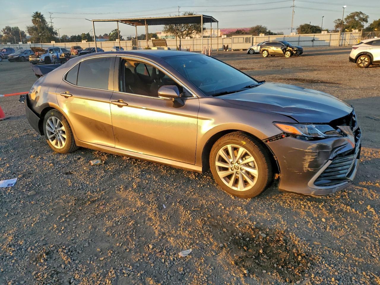 2024 Toyota Camry Le - Фото 4