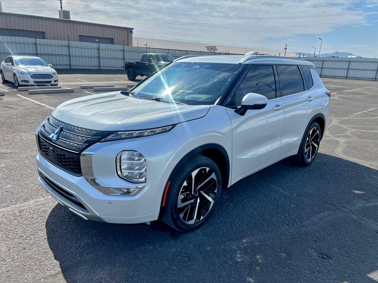 2022 Mitsubishi Outlander Sel - Image 2