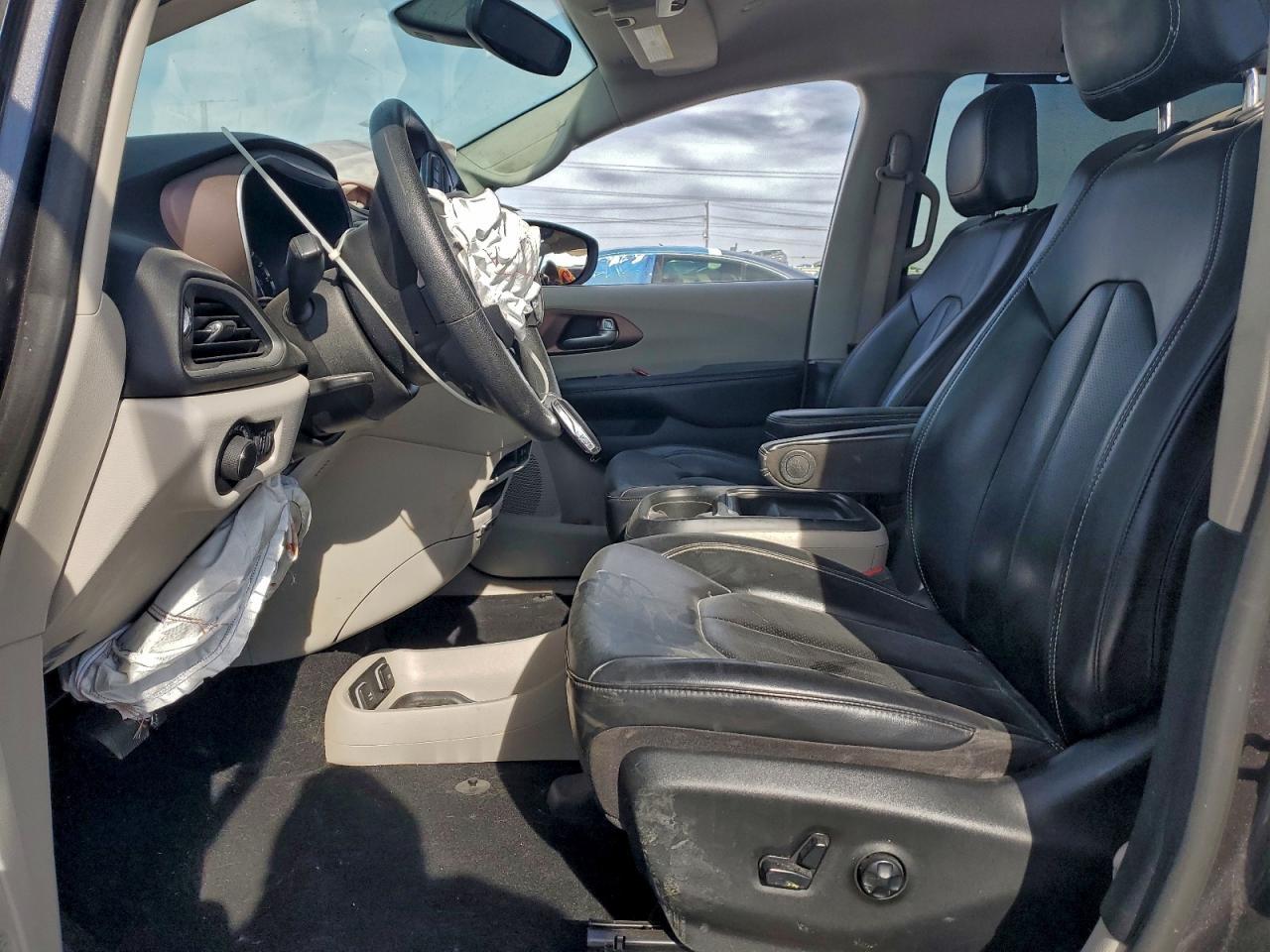 2020 Chrysler Voyager Lxi - Фото 7