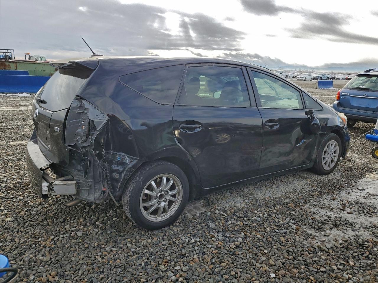 2014 Toyota Prius V - Image 3