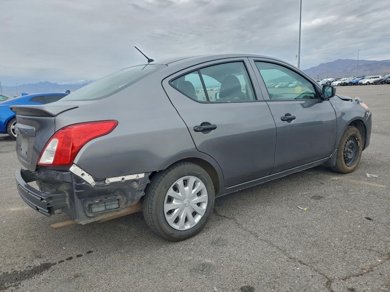2018 Nissan Versa S - Фото 3