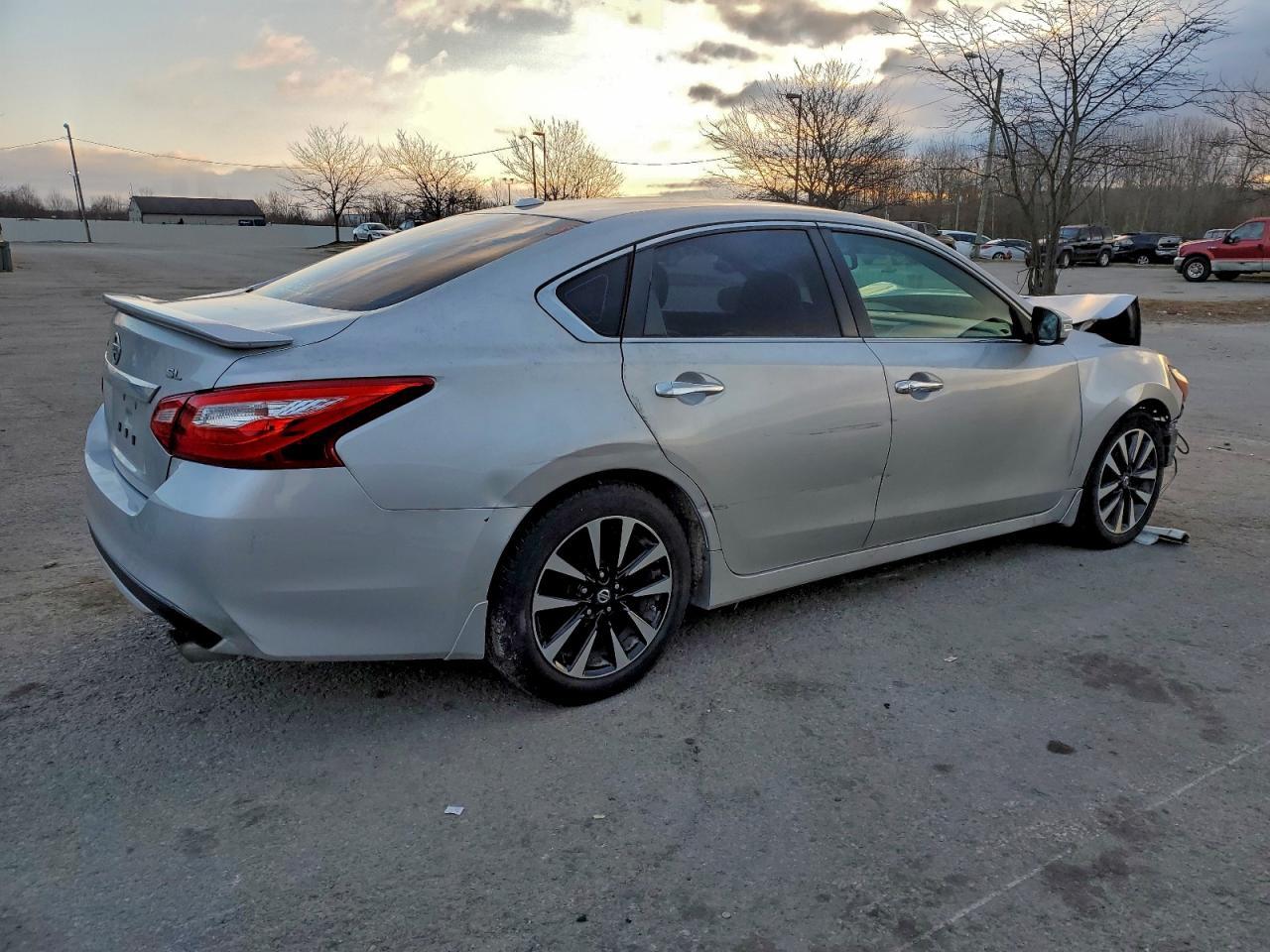 2016 Nissan Altima 2.5 - Фото 3