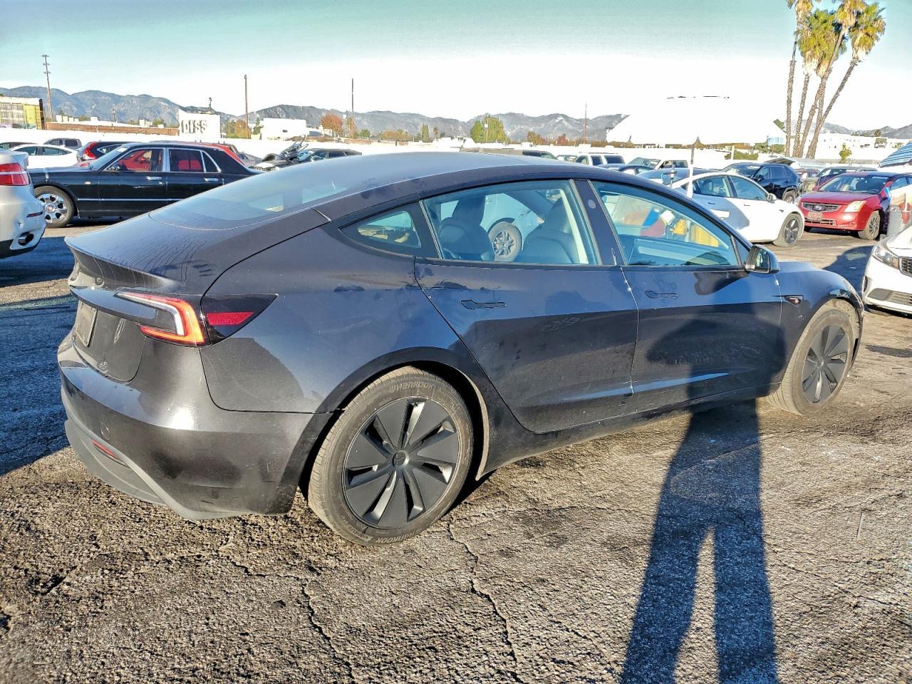 2024 Tesla Model 3 - Фото 3