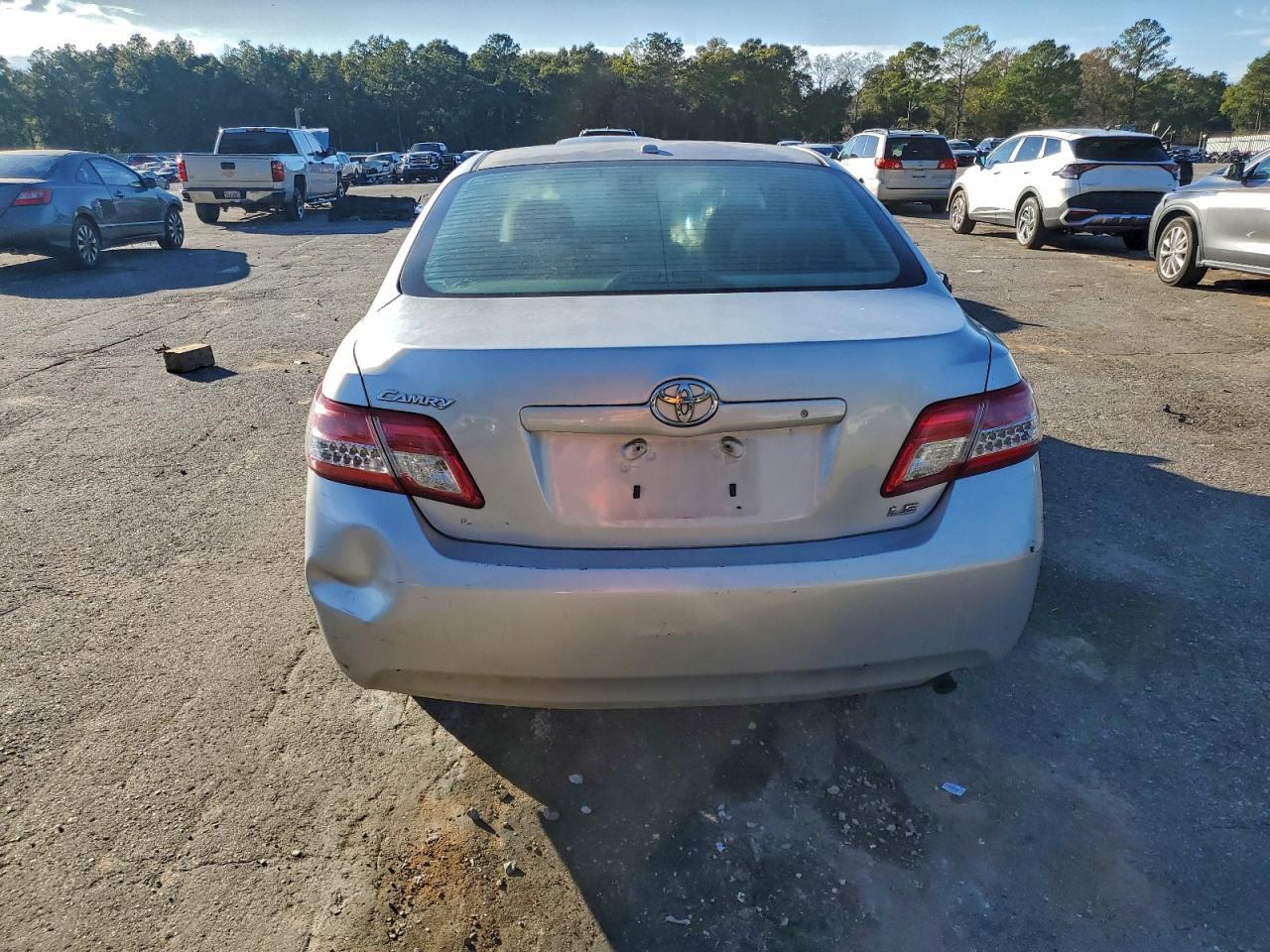 2010 Toyota Camry Base - Фото 6