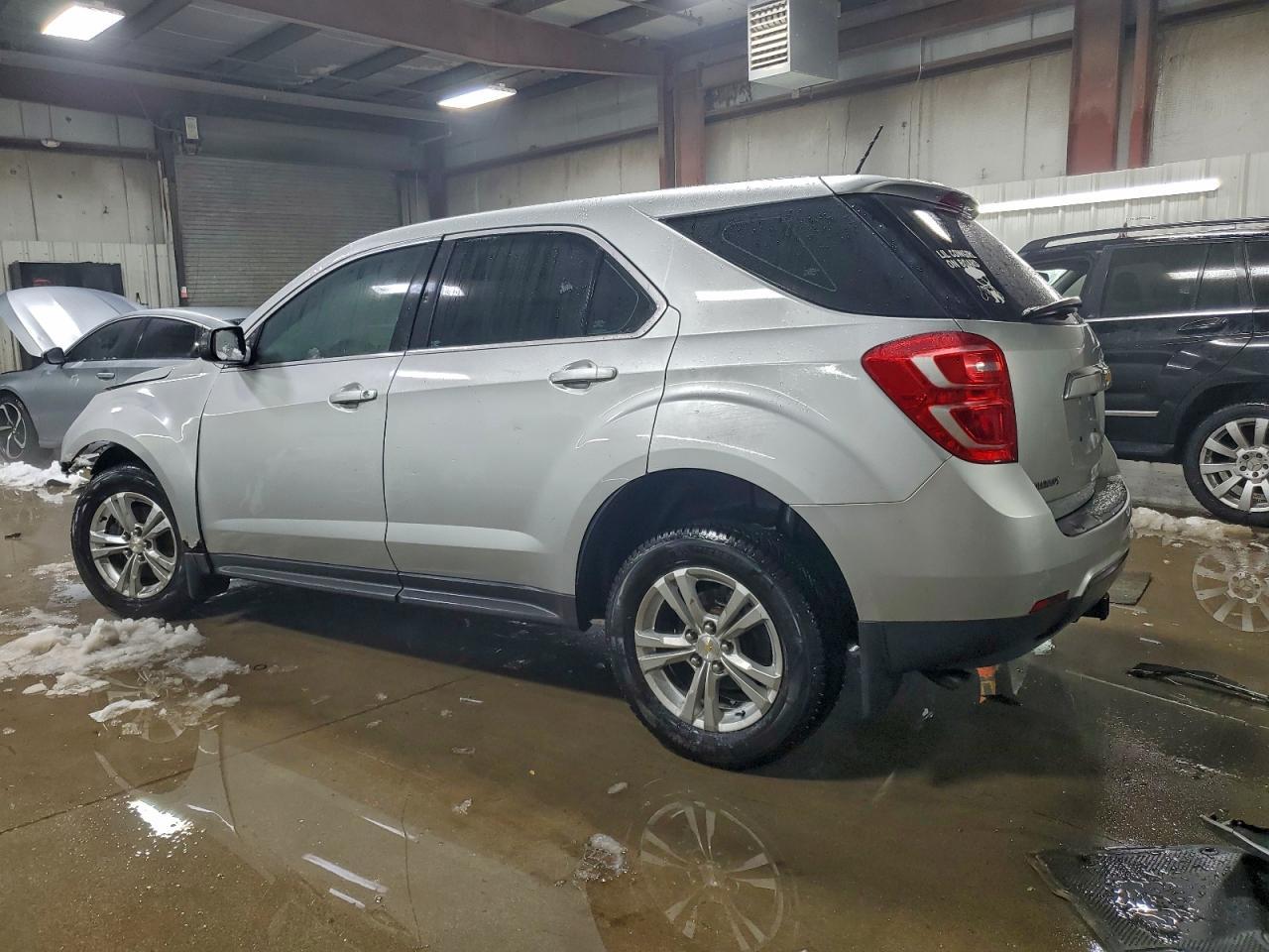 2017 Chevrolet Equinox Ls - Фото 2