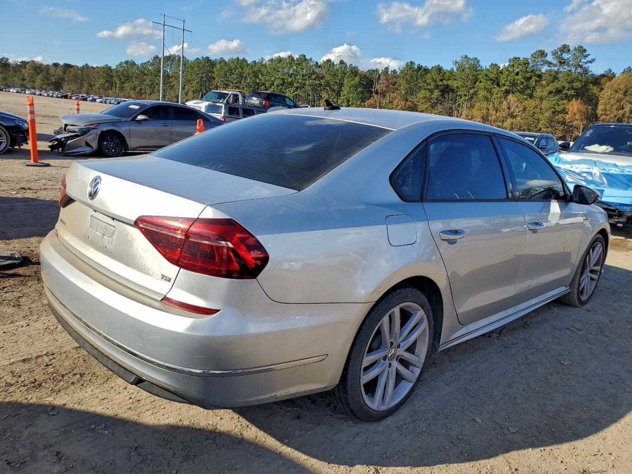 2018 Volkswagen Passat S - Фото 3
