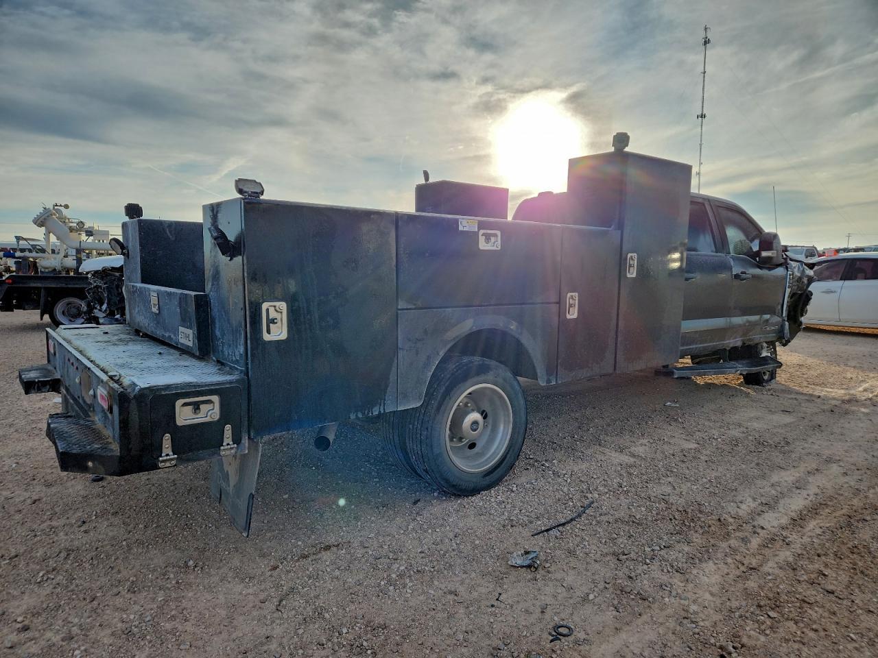 2024 Ford F550 Super Duty Utility / Service Truck - Image 3