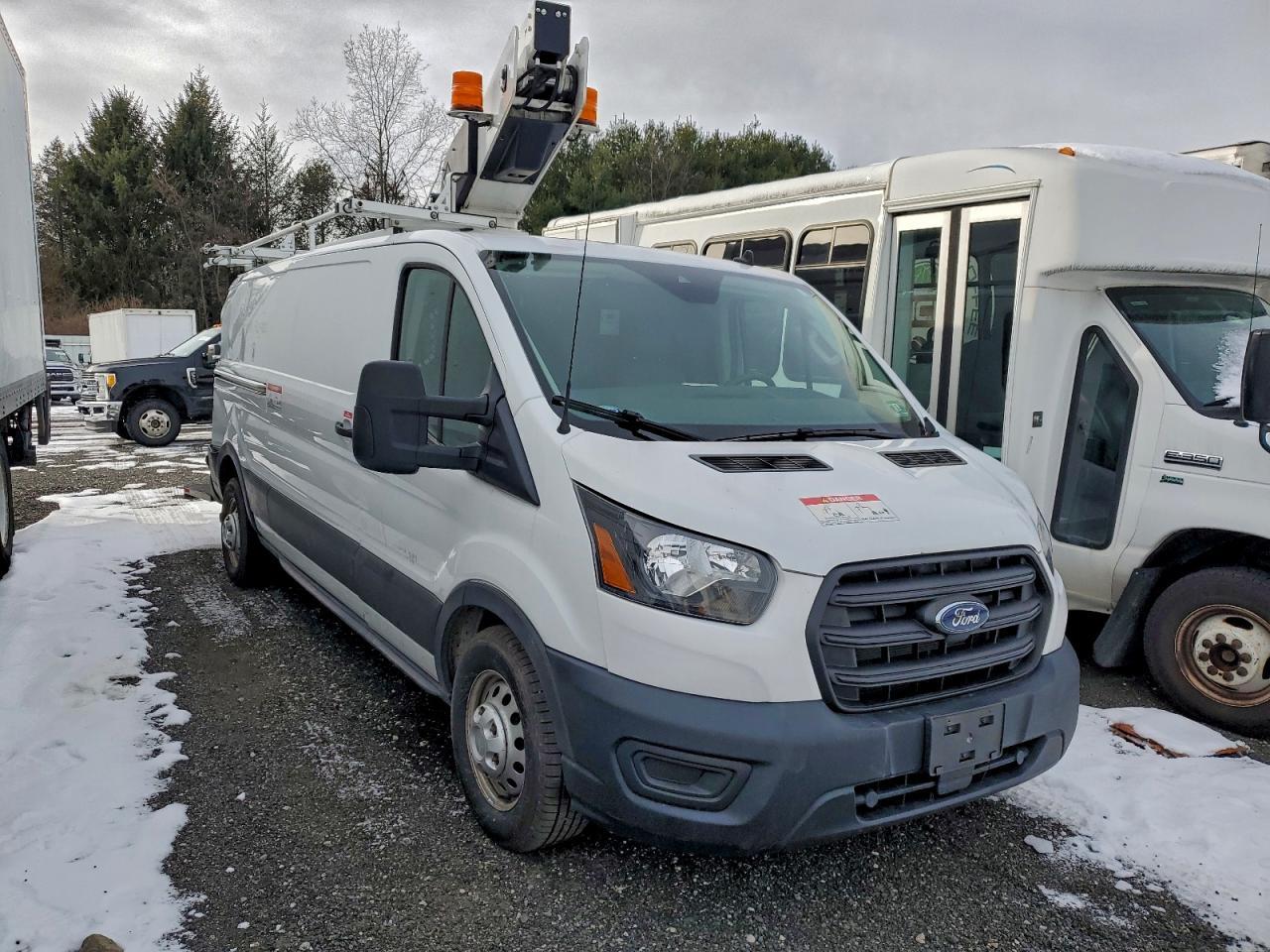 2021 Ford Transit 350 Bucket Truck - Фото 4