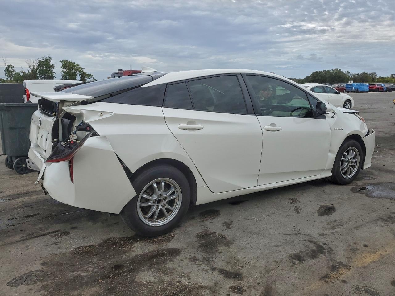 2016 Toyota Prius - Image 3