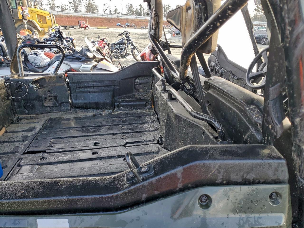 2025 Honda Pioneer 1000 Utility Vehicle - Фото 6