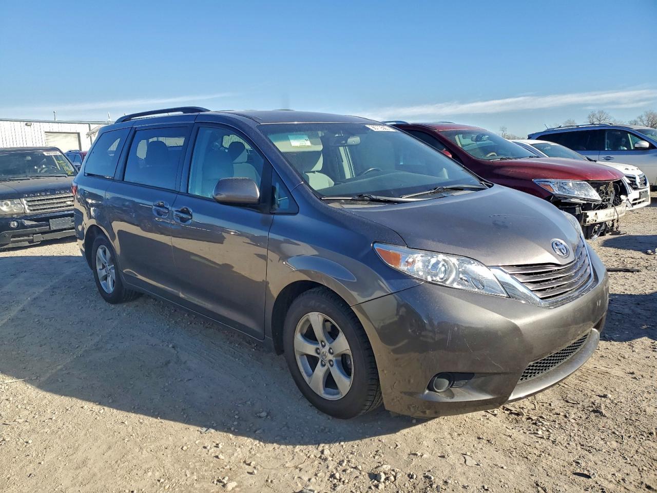 2016 Toyota Sienna Le - Image 4