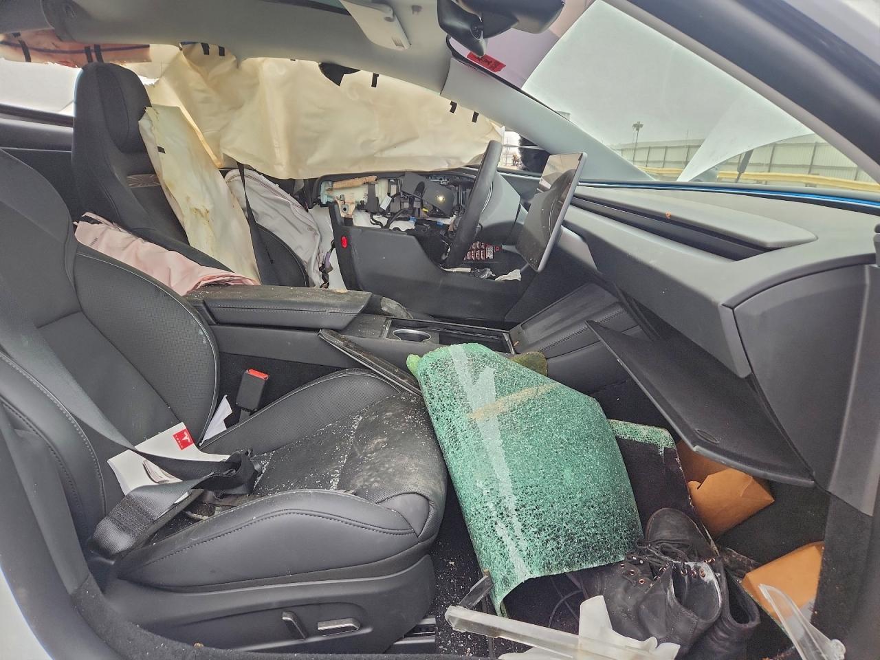 2025 Tesla Model 3 - Image 7