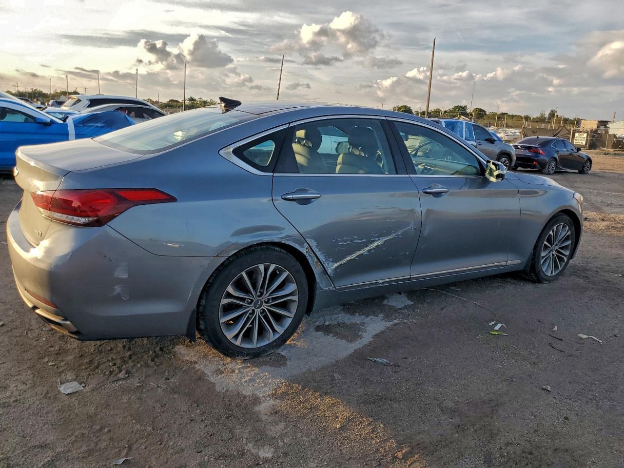 2016 Hyundai Genesis 3.8L - Фото 3