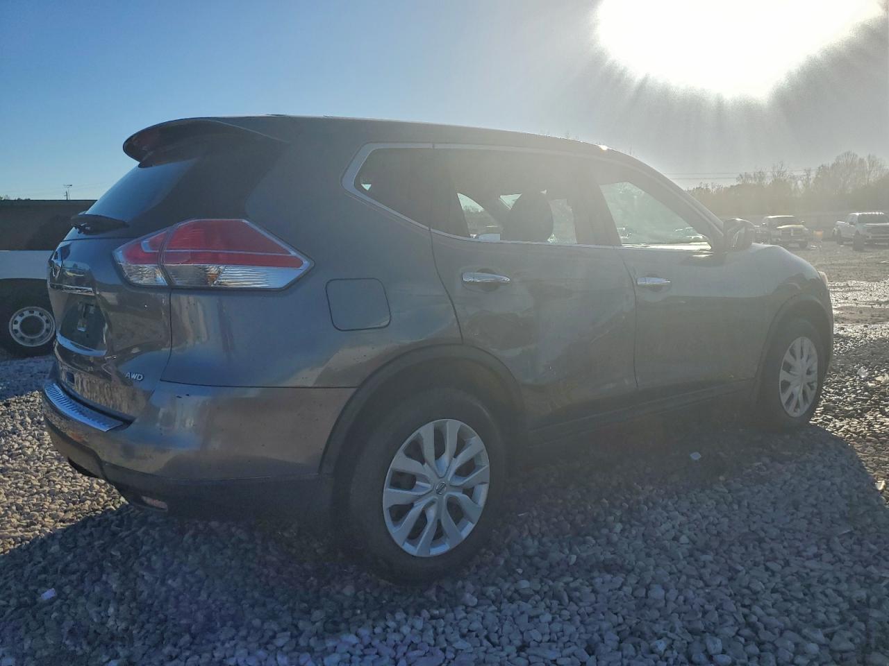 2015 Nissan Rogue S - Фото 3