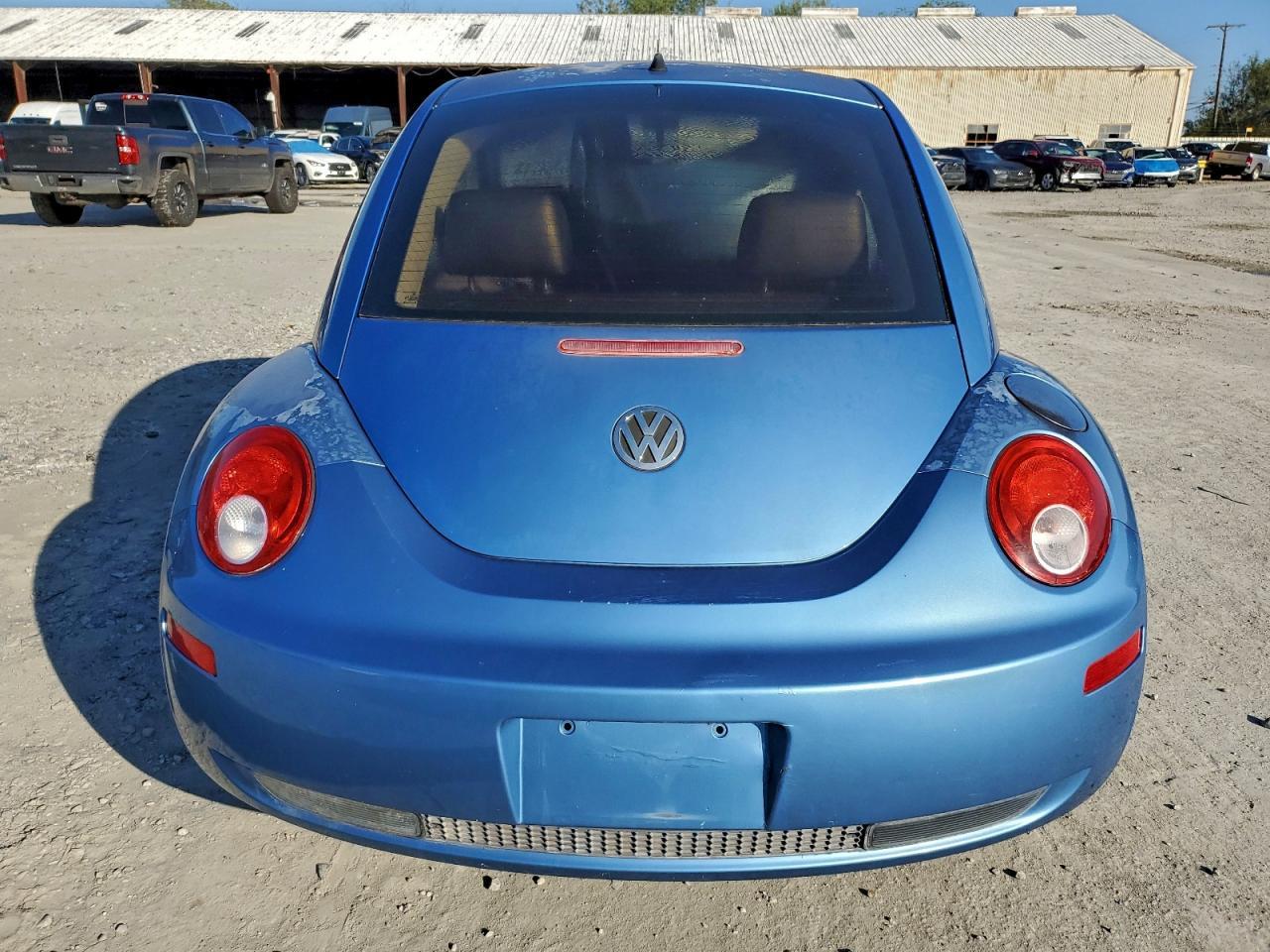 2010 Volkswagen New Beetle - Image 6