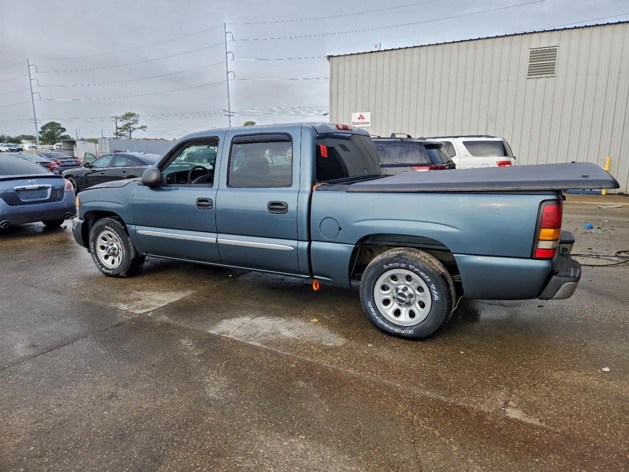 2006 GMC New Sierra C1500 - Image 2