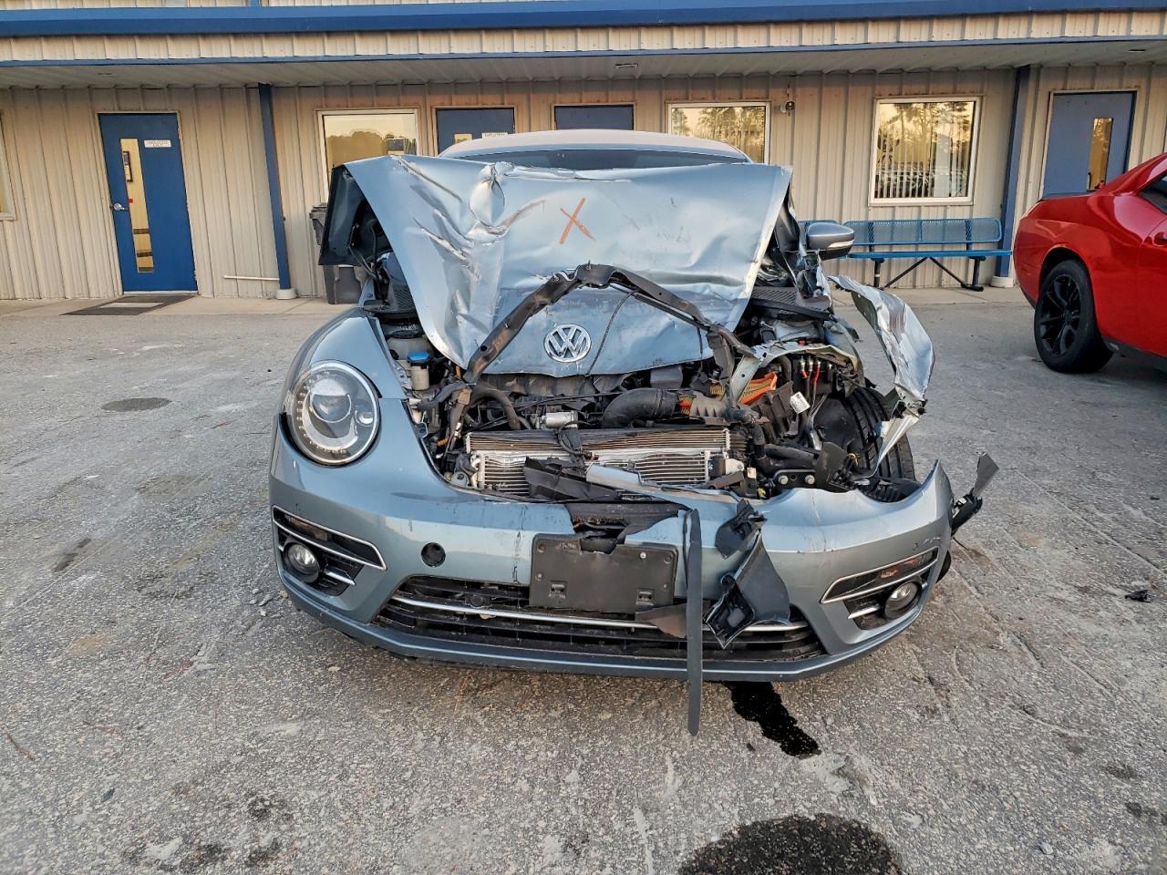 2019 Volkswagen Beetle S - Image 5