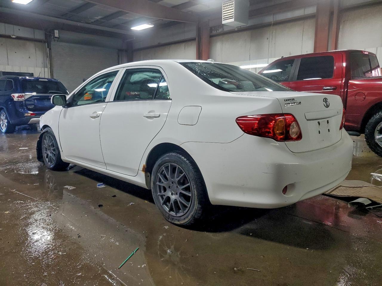 2010 Toyota Corolla Le - Фото 2
