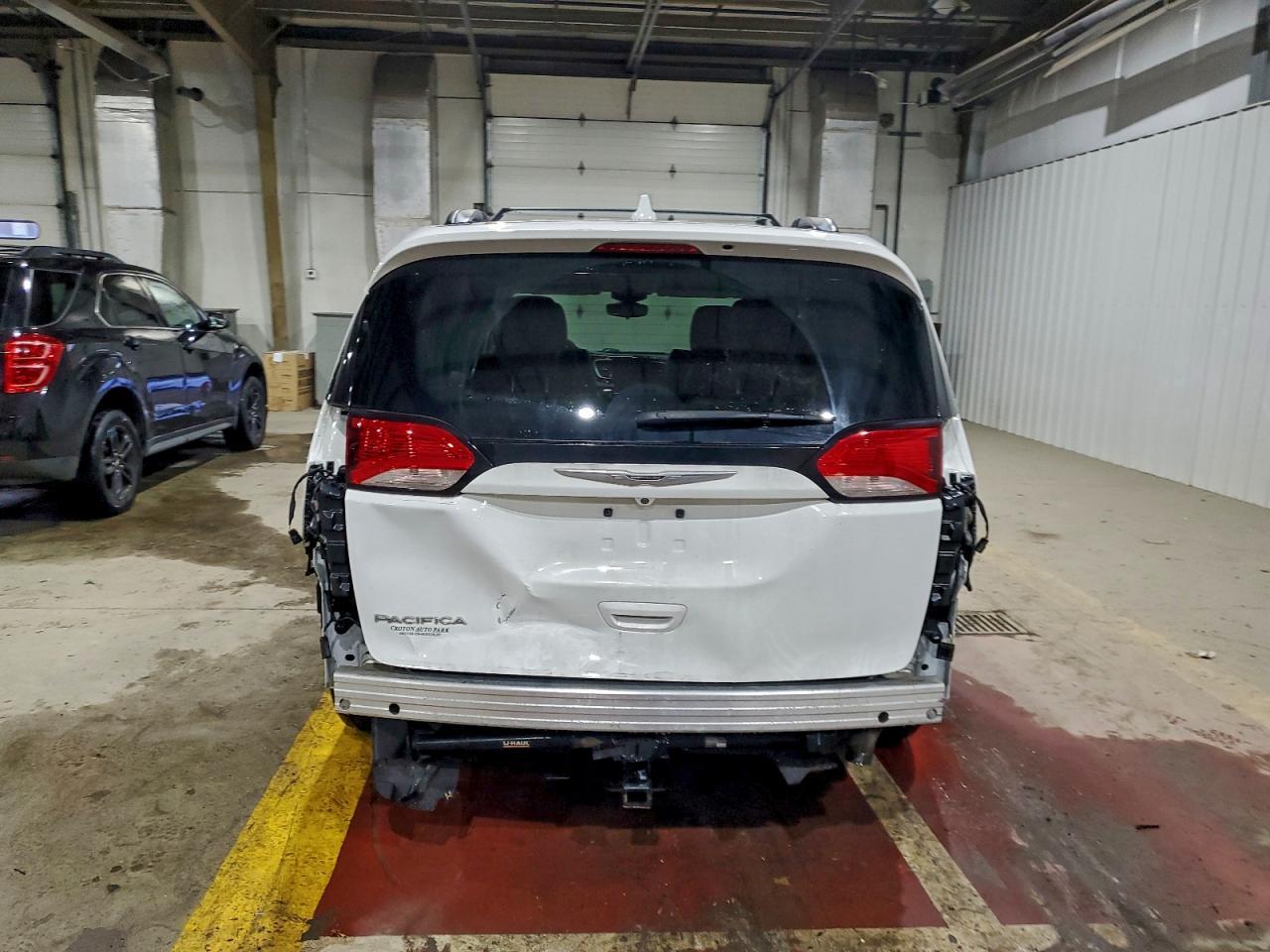 2017 Chrysler Pacifica Touring L - Фото 6