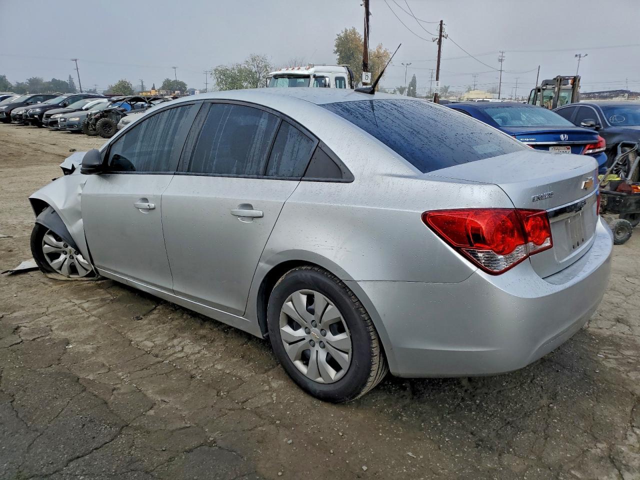 2014 Chevrolet Cruze Ls - Image 2