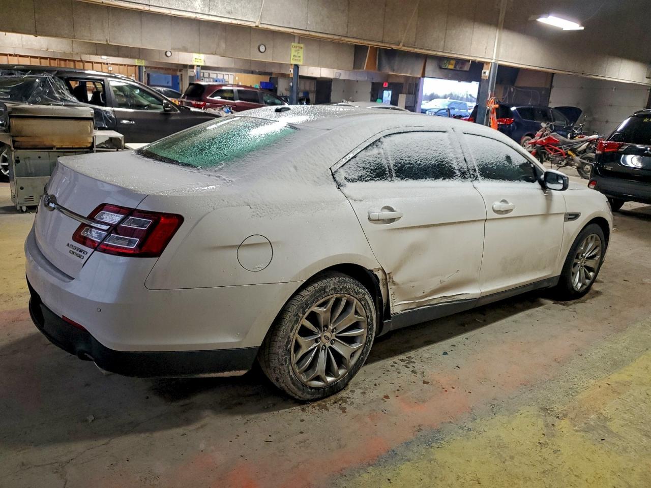 2015 Ford Taurus Limited - Image 3