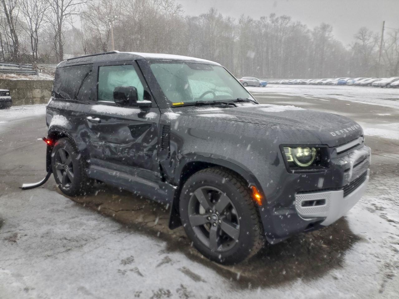 2025 Land Rover Defender 90 S - Фото 4