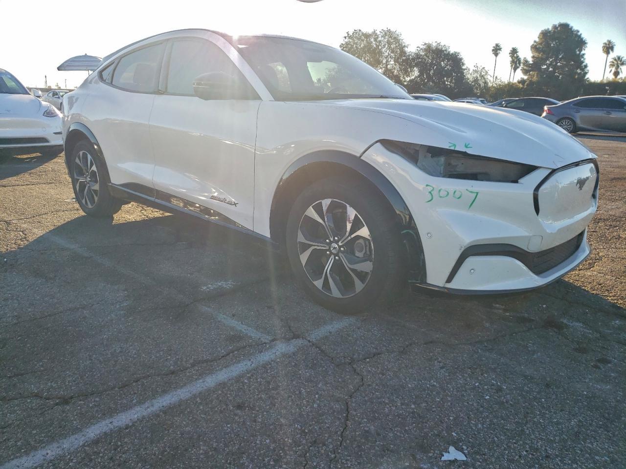 2021 Ford Mustang Mach-E Premium - Фото 4