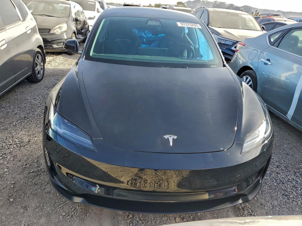2025 Tesla Model 3 - Фото 5