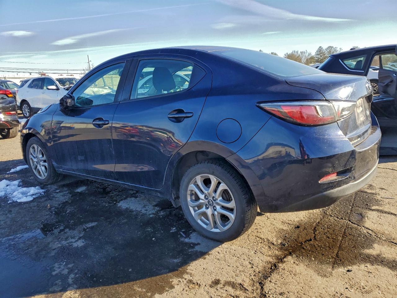 2018 Toyota Yaris Ia - Фото 2