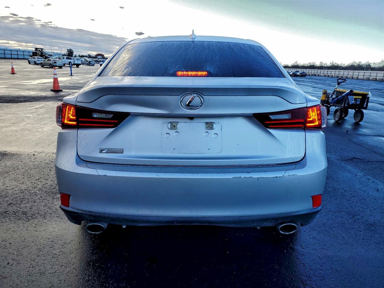 2016 Lexus Is 200T - Image 6