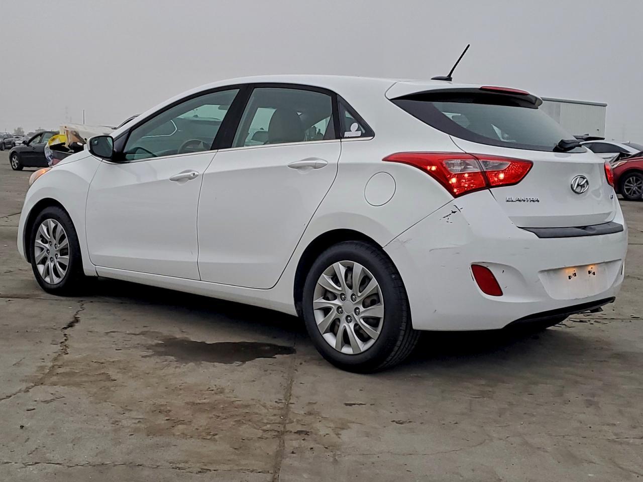 2017 Hyundai Elantra Gt - Фото 2