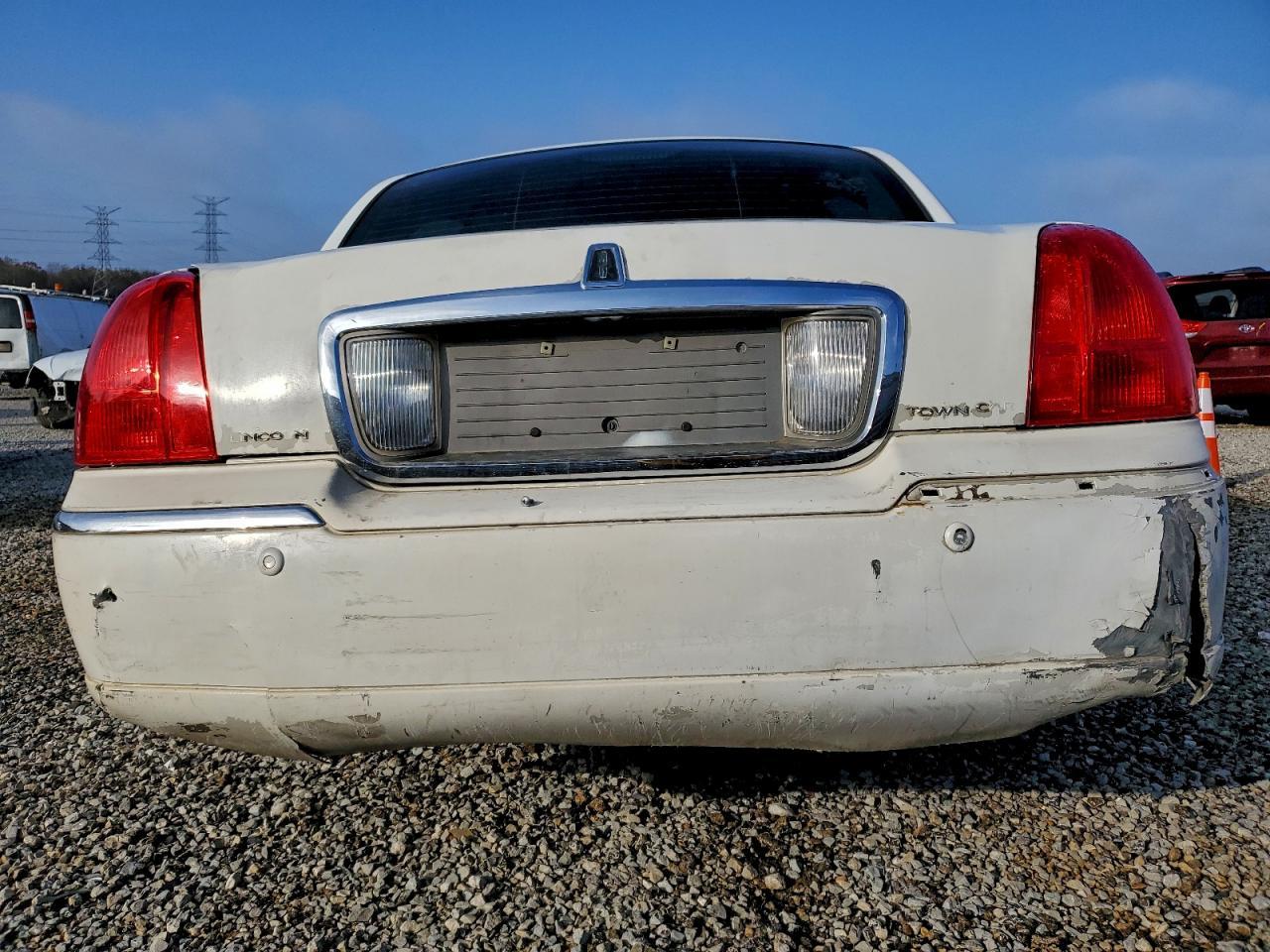 2004 Lincoln Town Car Executive - Фото 6