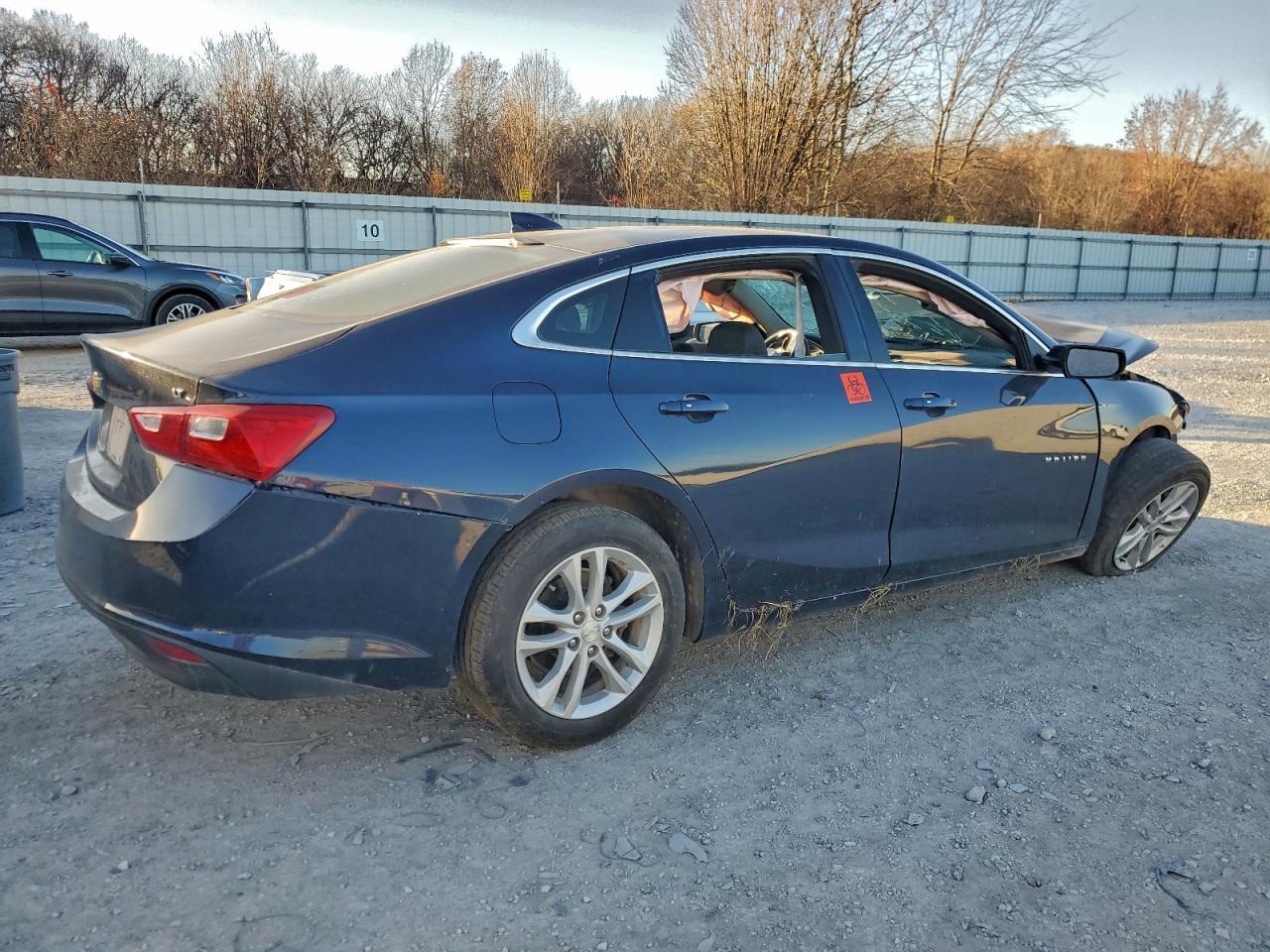2017 Chevrolet Malibu Lt - Image 3