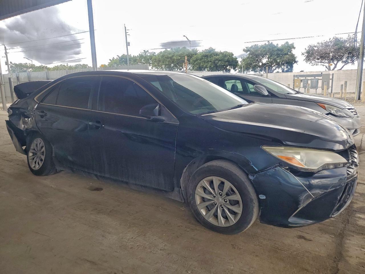 2017 Toyota Camry Le - Фото 4