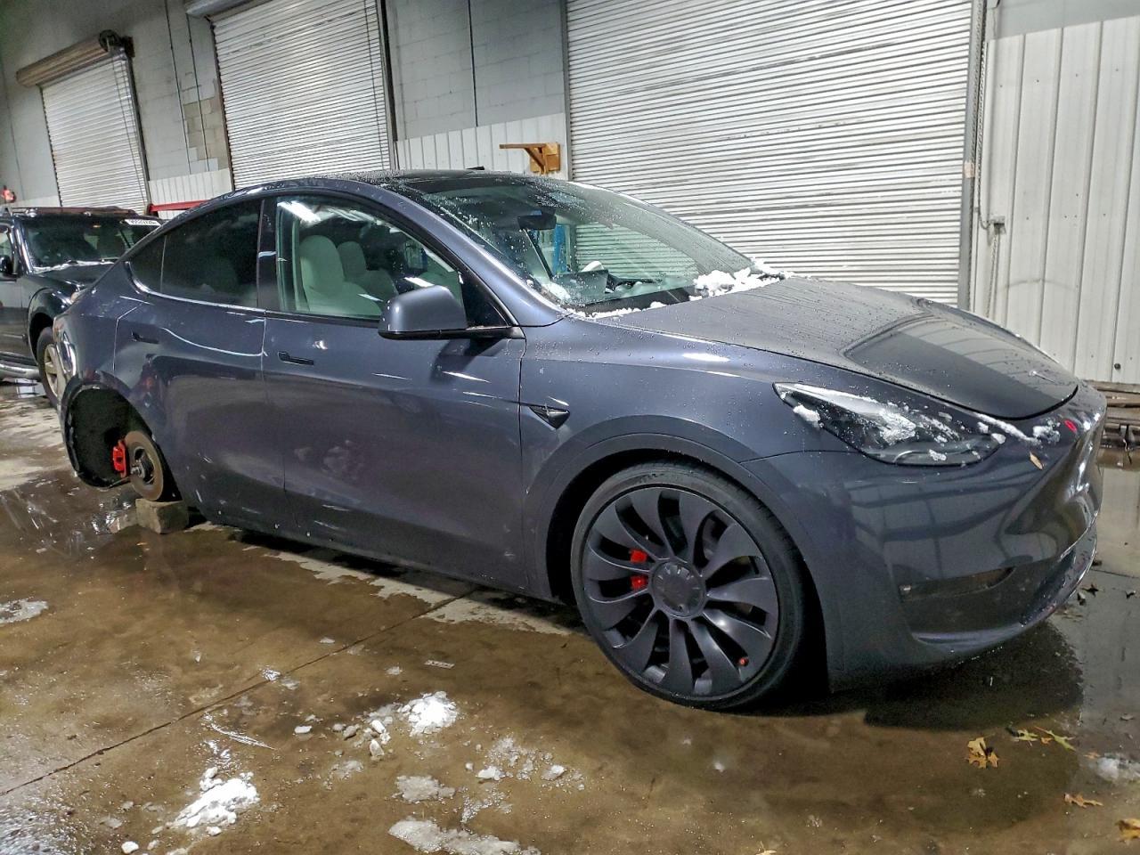 2023 Tesla Model Y - Image 4