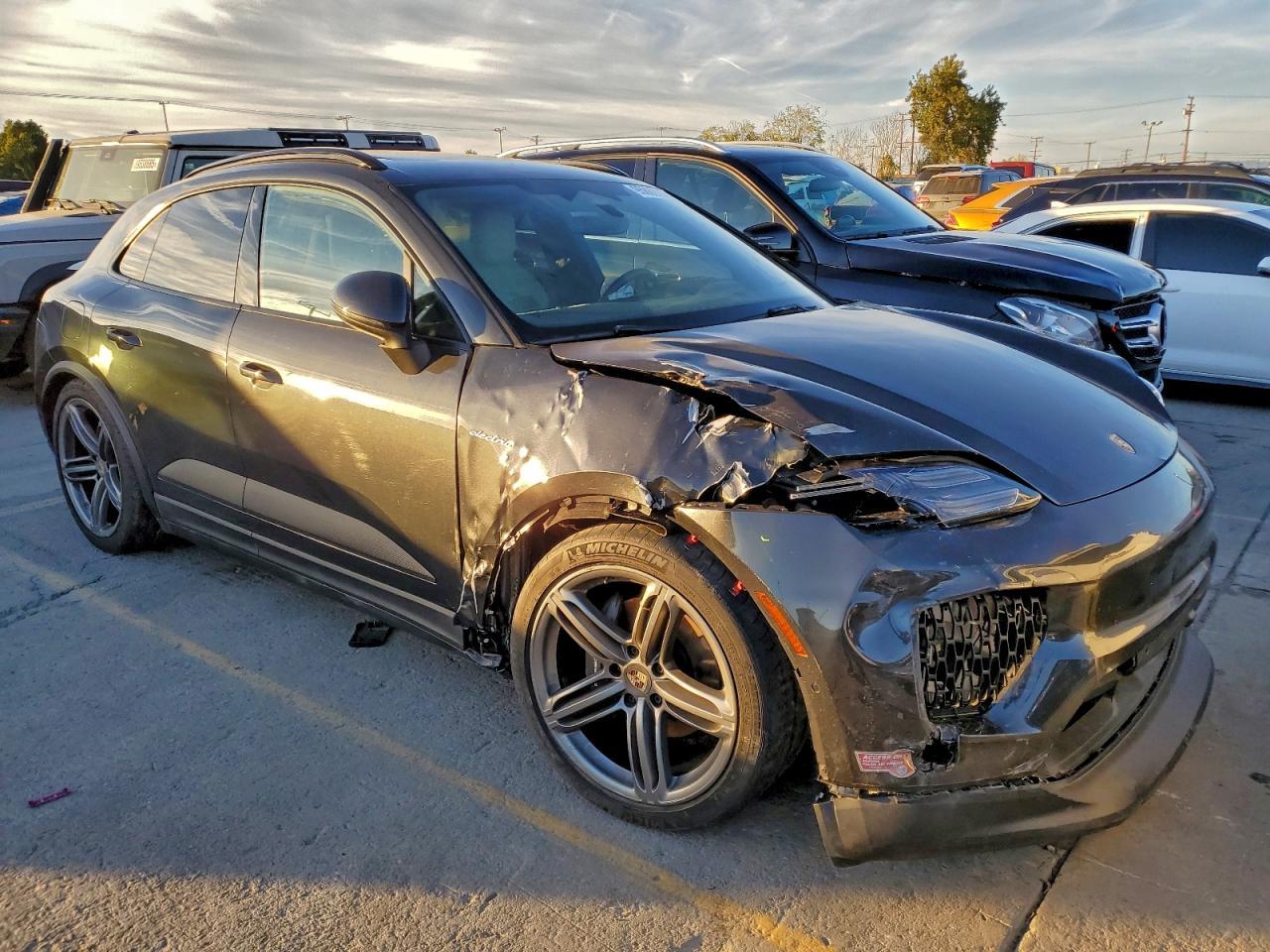 2024 Porsche Macan 4 - Image 4