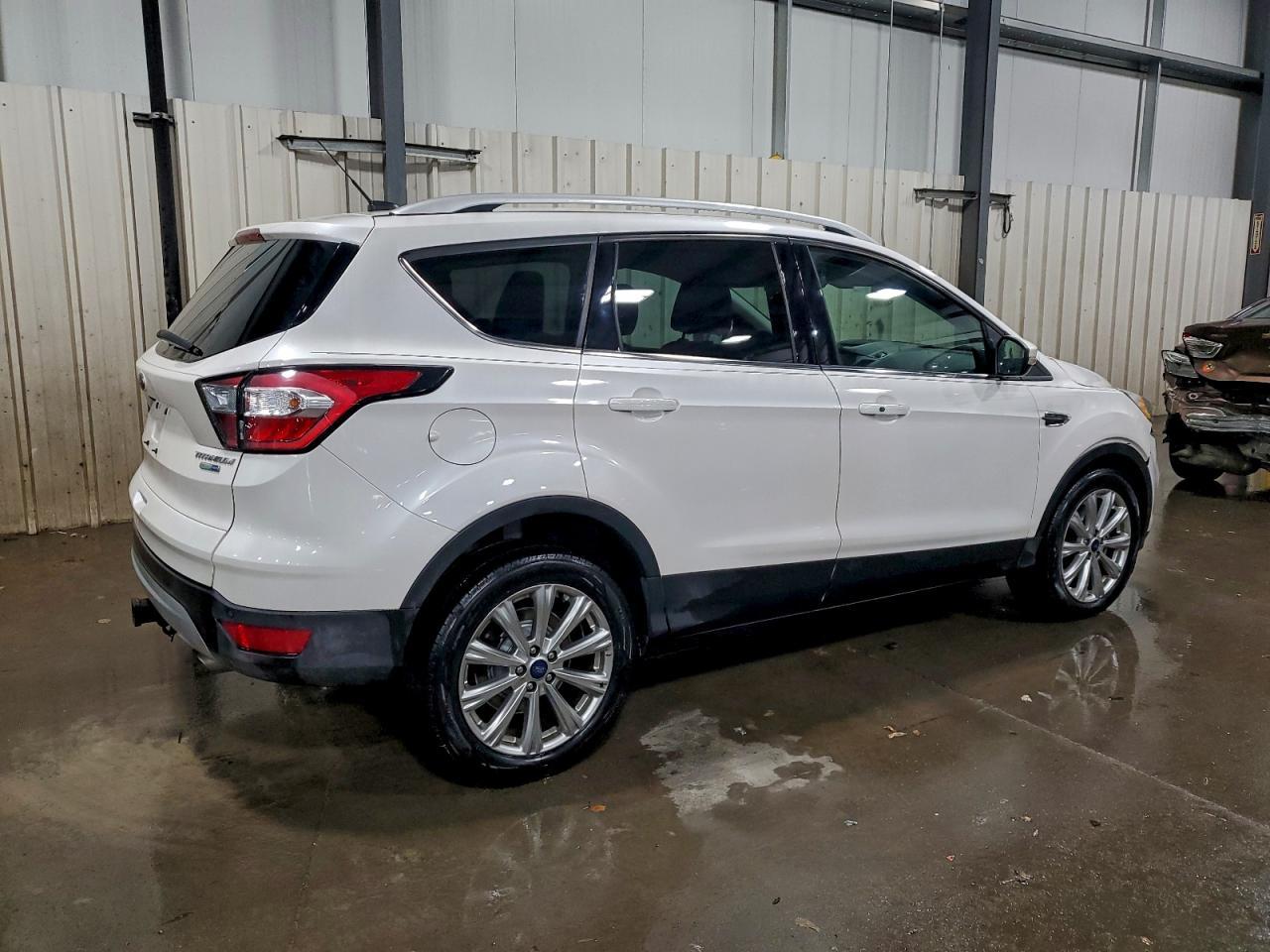 2017 Ford Escape Titanium - Фото 3