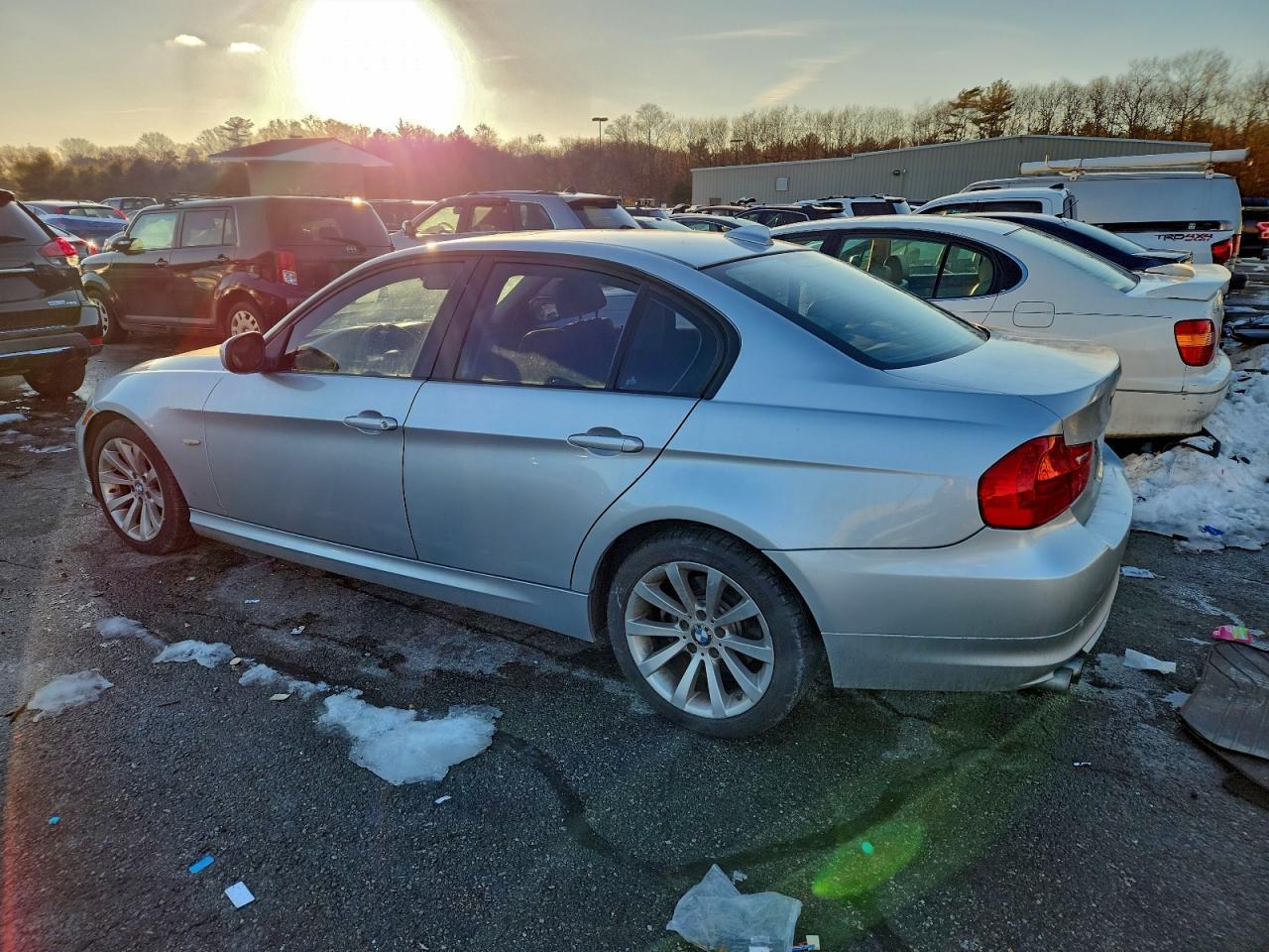 2011 BMW 328 Xi Sulev - Image 2