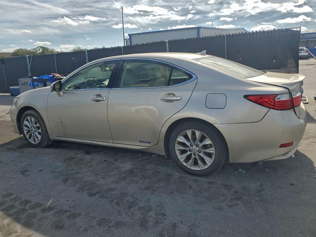 2013 Lexus Es 300H - Image 2