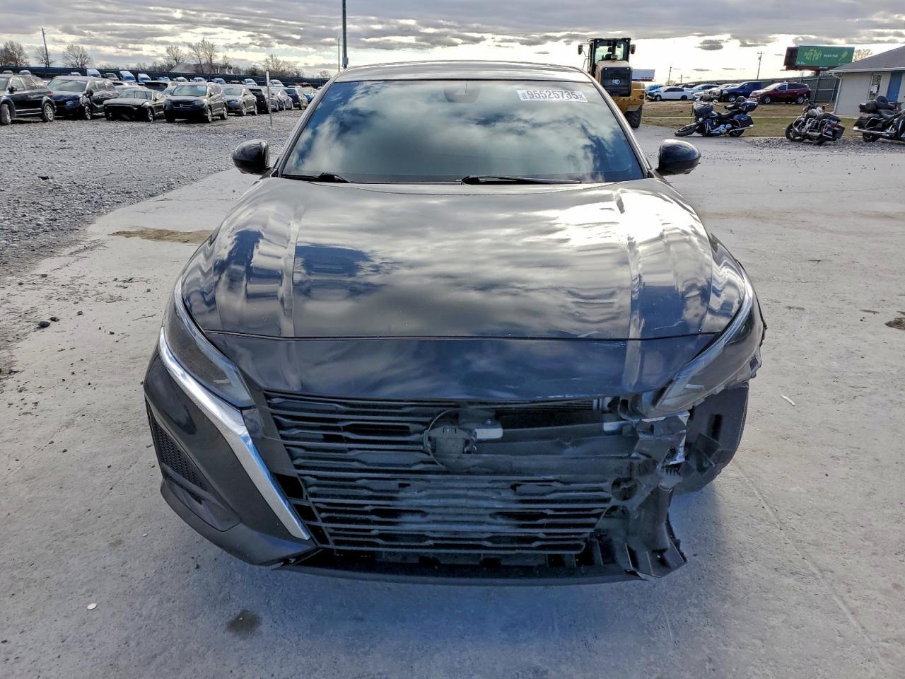 2024 Niss Altima S - Image 5