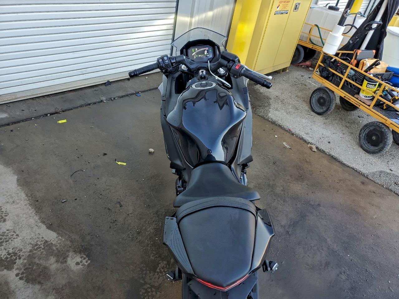 2025 Kawasaki Ex650 R - Фото 6