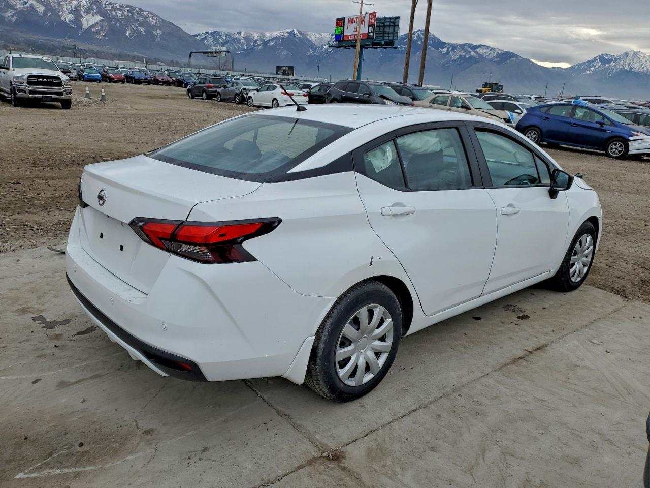 2020 Nissan Versa S - Фото 3
