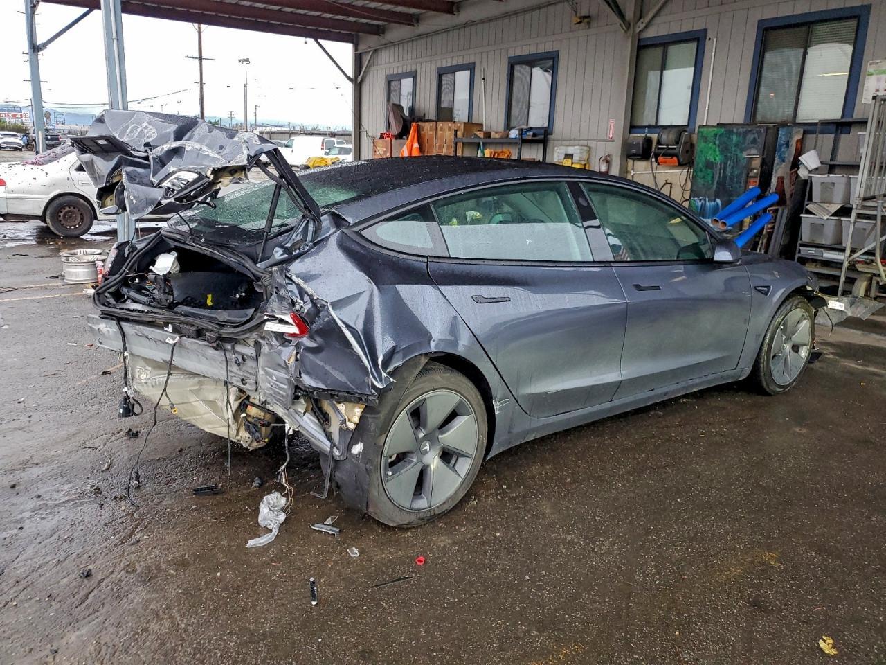 2022 Tesla Model 3 - Image 3