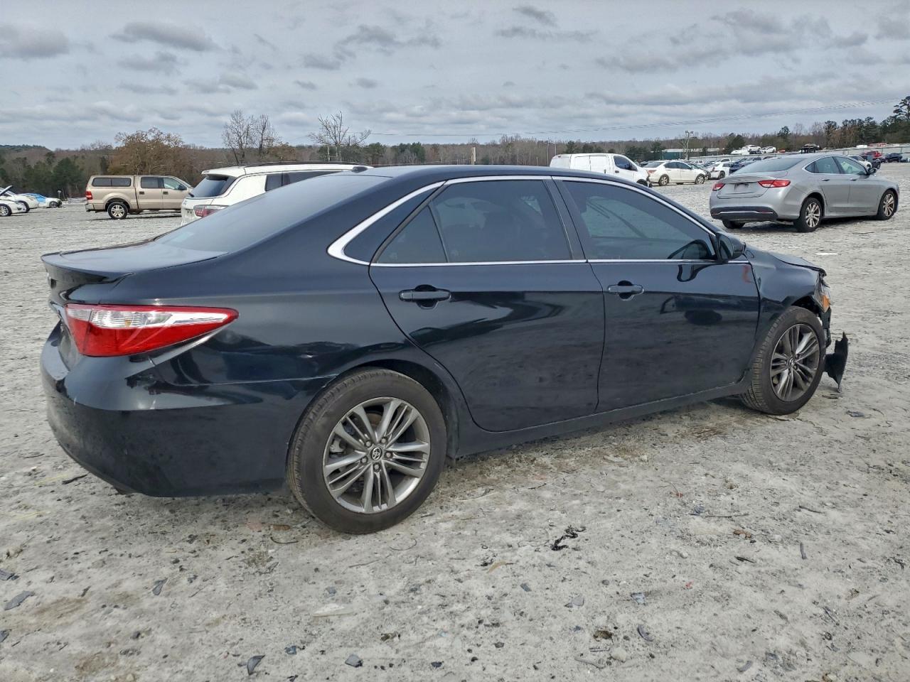 2016 Toyota Camry Le - Фото 3