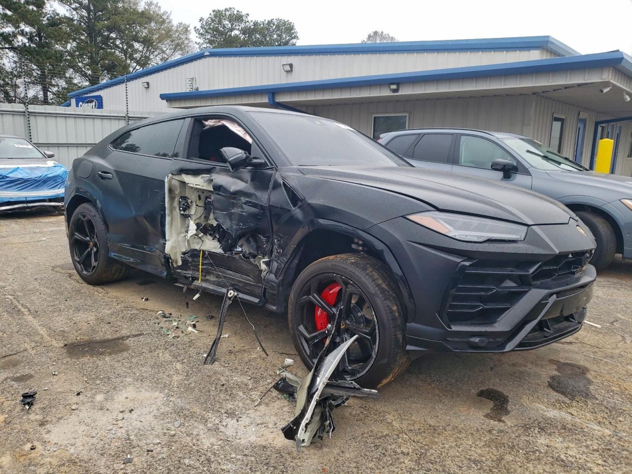 2022 Lamborghini Urus - Image 4