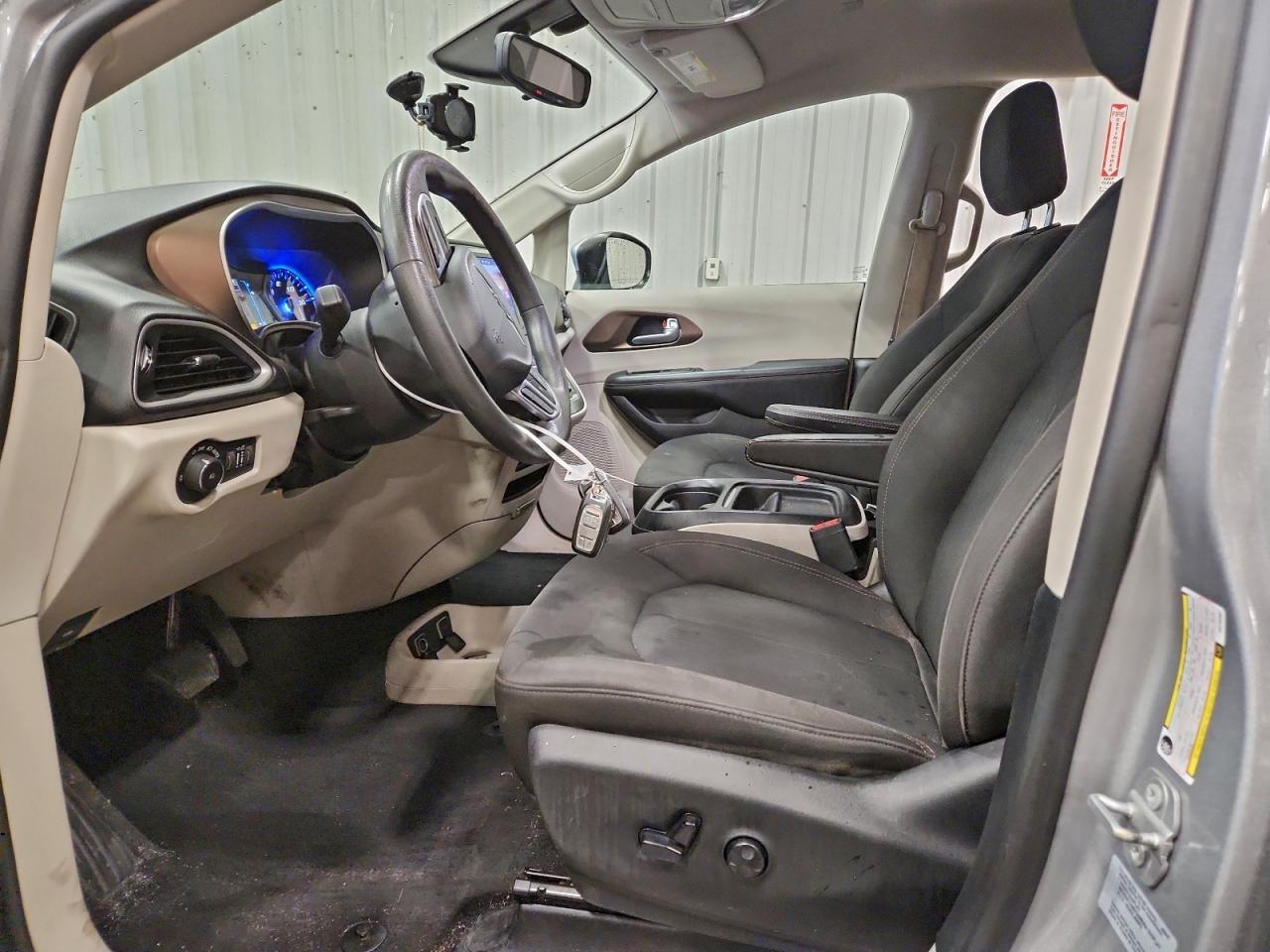 2017 Chrysler Pacifica Touring L - Image 7